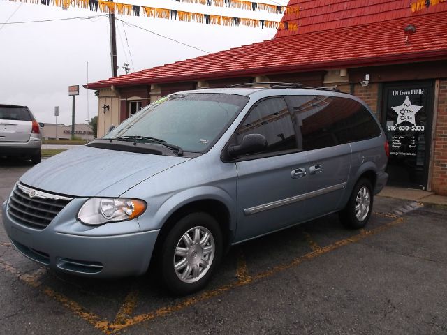 2005 Chrysler Town and Country 3.5