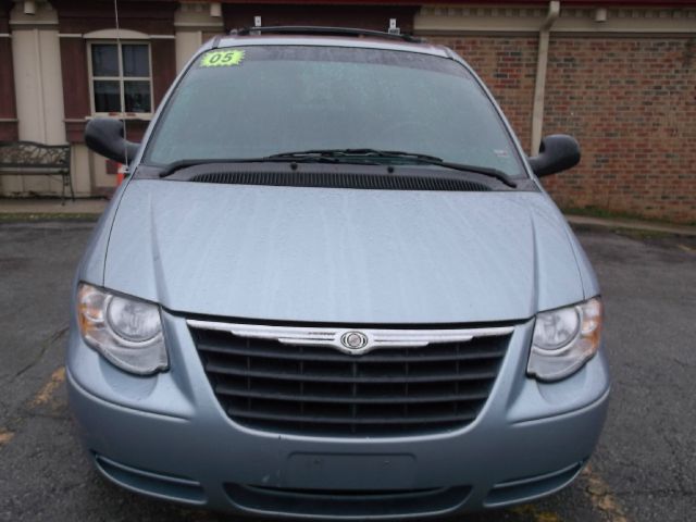 2005 Chrysler Town and Country 3.5