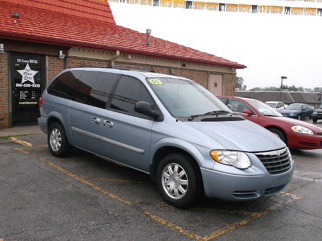 2005 Chrysler Town and Country 3.5