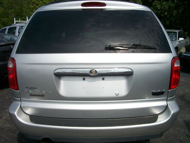 2005 Chrysler Town and Country 3.5