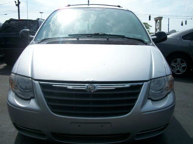 2005 Chrysler Town and Country 3.5