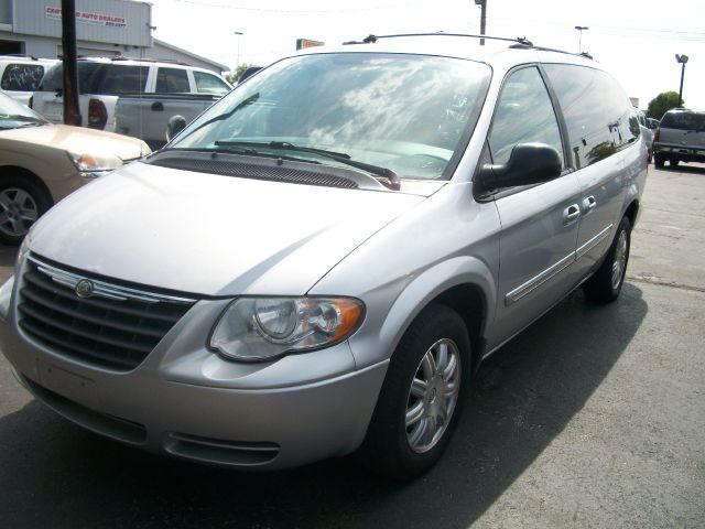 2005 Chrysler Town and Country 3.5