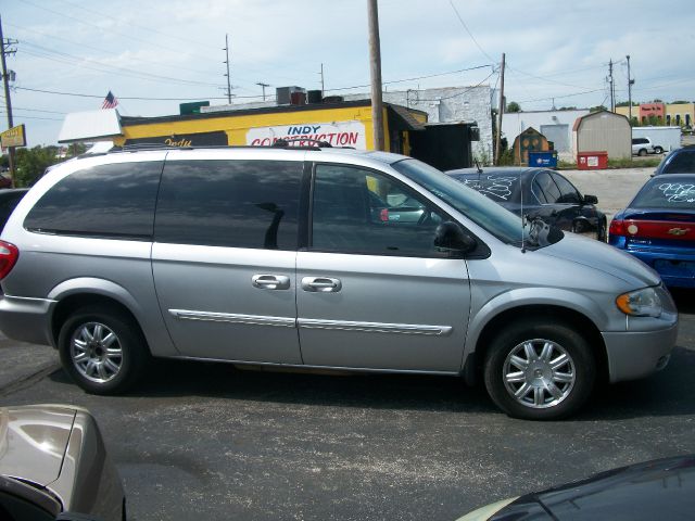 2005 Chrysler Town and Country 3.5