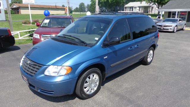 2005 Chrysler Town and Country Elk Conversion Van