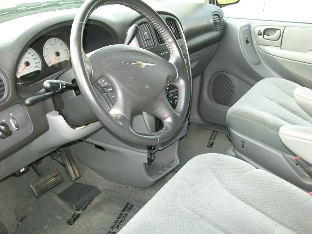 2005 Chrysler Town and Country 3.5