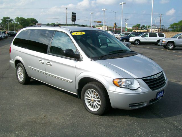 2005 Chrysler Town and Country 3.5