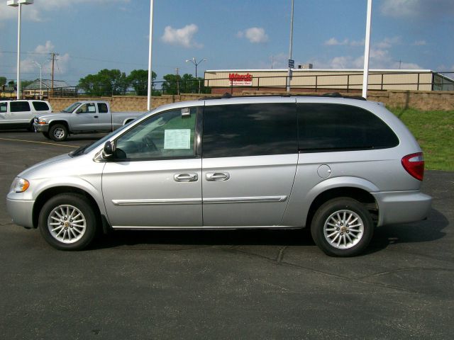 2005 Chrysler Town and Country 3.5