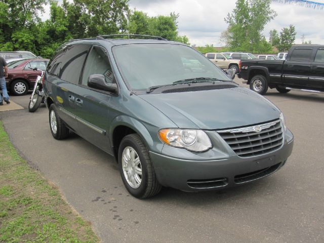 2005 Chrysler Town and Country 3.5