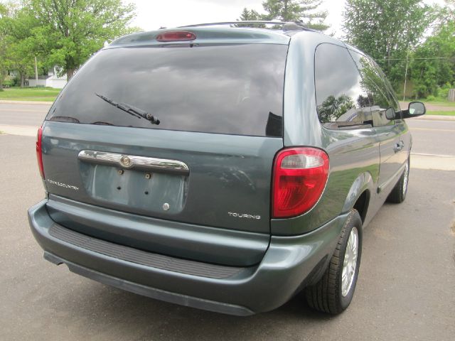 2005 Chrysler Town and Country 3.5