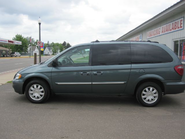 2005 Chrysler Town and Country 3.5