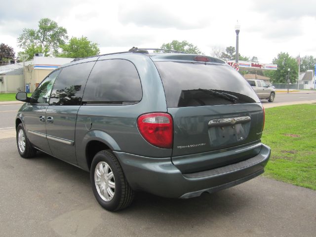 2005 Chrysler Town and Country 3.5