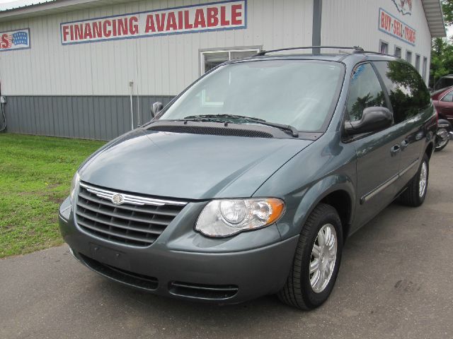 2005 Chrysler Town and Country 3.5