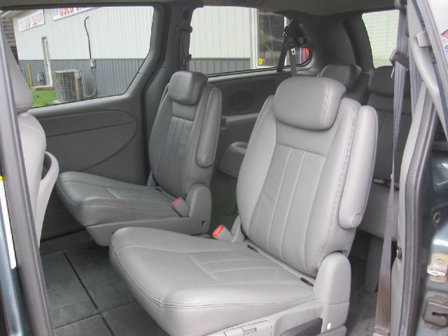 2005 Chrysler Town and Country 3.5