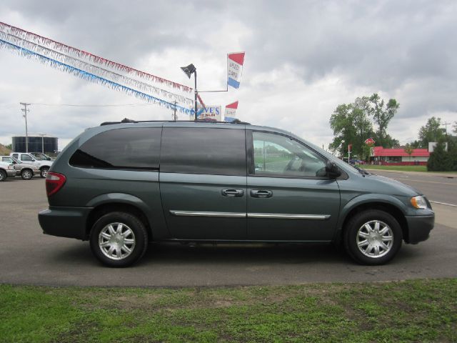 2005 Chrysler Town and Country 3.5