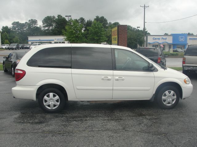 2005 Chrysler Town and Country Elk Conversion Van