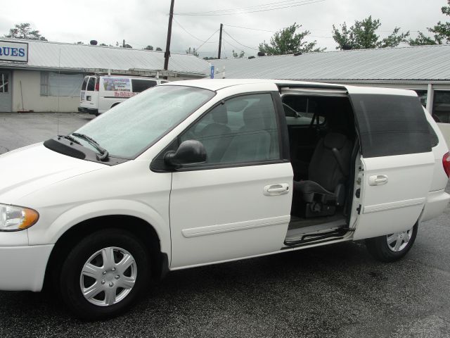 2005 Chrysler Town and Country Elk Conversion Van