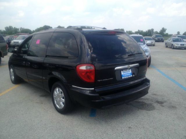 2005 Chrysler Town and Country SLT 25