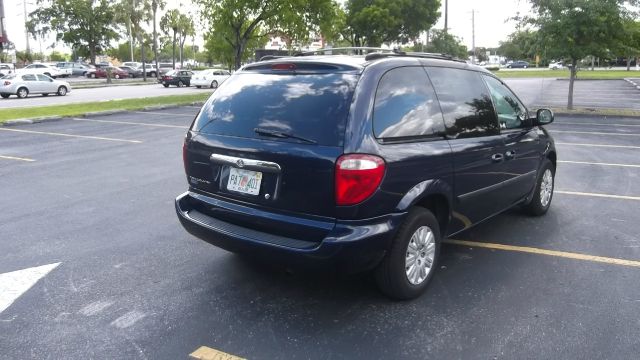 2005 Chrysler Town and Country Elk Conversion Van