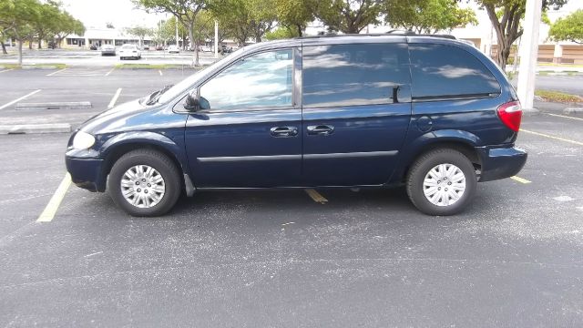 2005 Chrysler Town and Country Elk Conversion Van