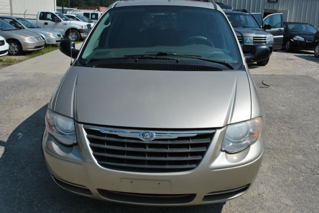 2005 Chrysler Town and Country Elk Conversion Van