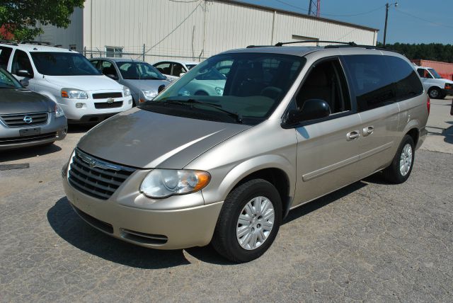 2005 Chrysler Town and Country Elk Conversion Van