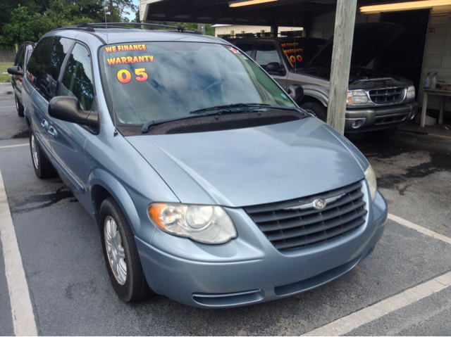 2005 Chrysler Town and Country 3.5