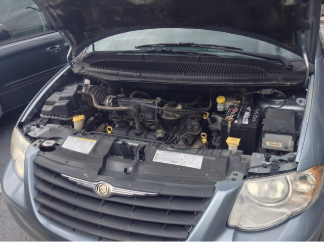 2005 Chrysler Town and Country 3.5