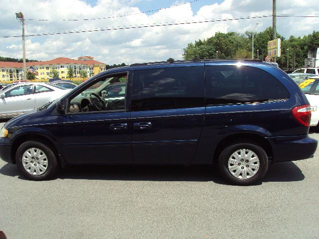 2005 Chrysler Town and Country Elk Conversion Van