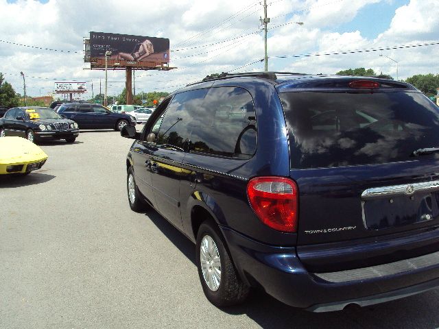 2005 Chrysler Town and Country Elk Conversion Van