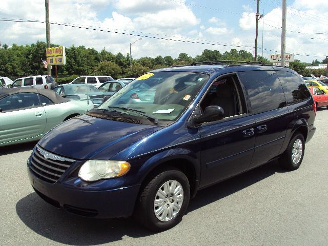 2005 Chrysler Town and Country Elk Conversion Van