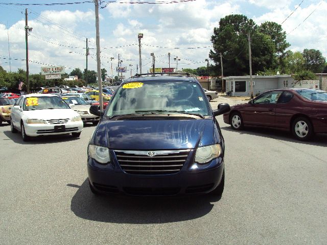 2005 Chrysler Town and Country Elk Conversion Van