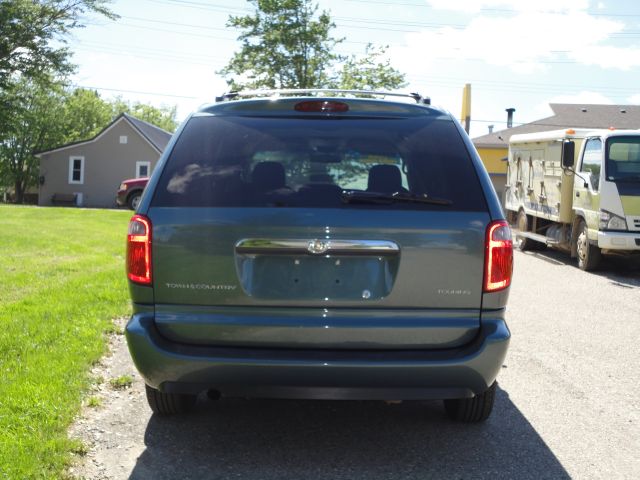 2005 Chrysler Town and Country 3.5