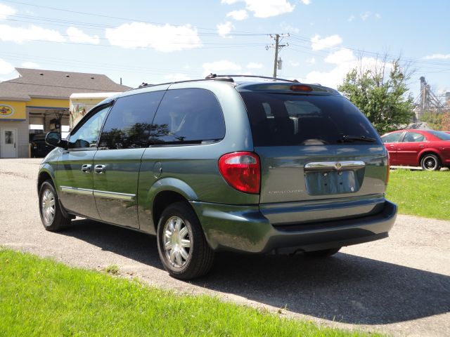 2005 Chrysler Town and Country 3.5