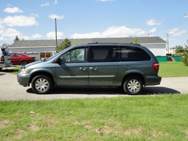 2005 Chrysler Town and Country 3.5