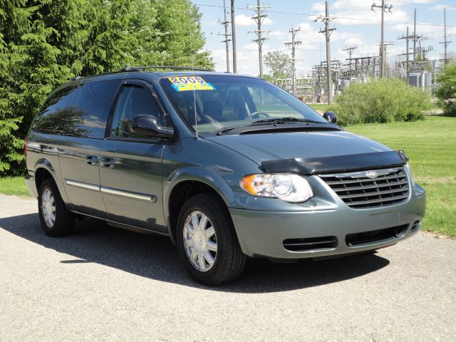 2005 Chrysler Town and Country 3.5