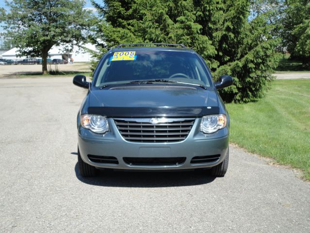 2005 Chrysler Town and Country 3.5