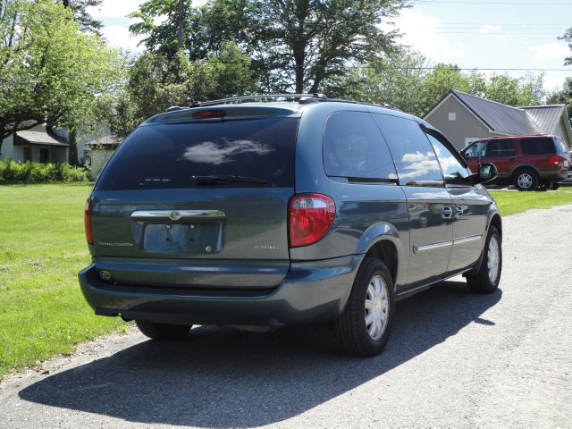 2005 Chrysler Town and Country 3.5