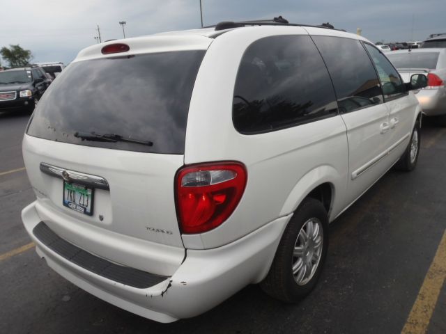 2005 Chrysler Town and Country 3.5