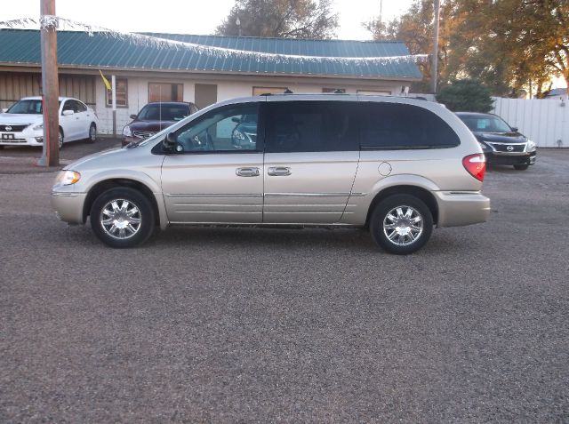 2005 Chrysler Town and Country SLT 25