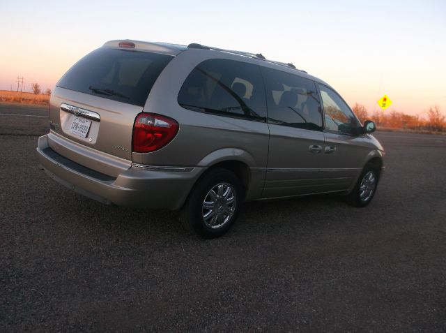 2005 Chrysler Town and Country SLT 25