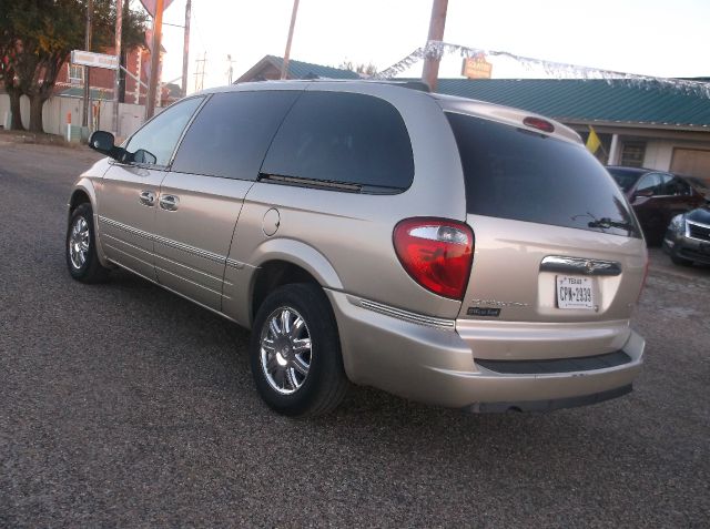 2005 Chrysler Town and Country SLT 25