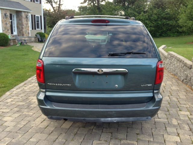 2005 Chrysler Town and Country SLT 25