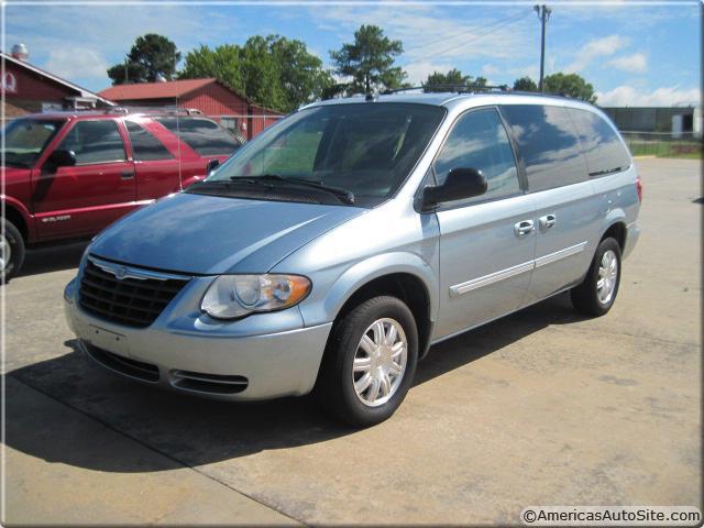 2005 Chrysler Town and Country 3.5