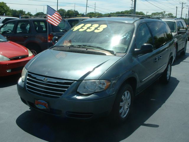 2005 Chrysler Town and Country 3.5