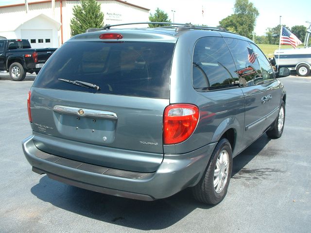 2005 Chrysler Town and Country 3.5