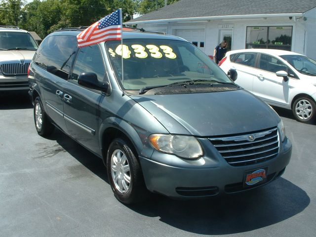 2005 Chrysler Town and Country 3.5