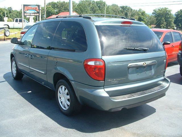 2005 Chrysler Town and Country 3.5