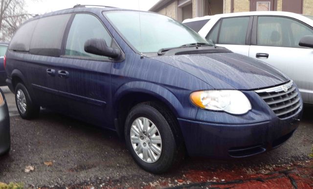 2005 Chrysler Town and Country Elk Conversion Van