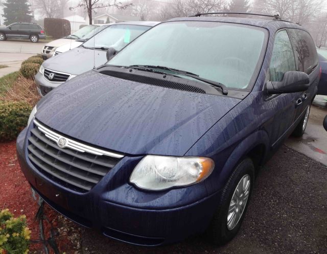 2005 Chrysler Town and Country Elk Conversion Van