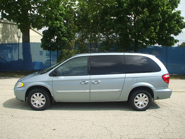 2005 Chrysler Town and Country 3.5